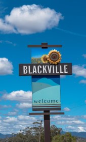 countryhorizons_bvmarketsroadsigntotown